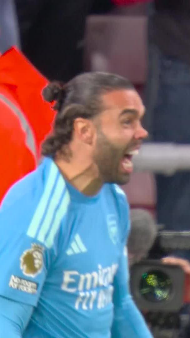 David Raya reaches it 🤯🧤 Sunderland waste their chance to lead against the Champions ❌ 📺 Stream #SUNARS on DStv: #SSFootball | #PremierLeague