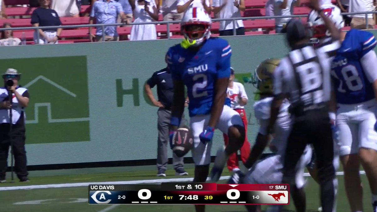 The one-handed snag from Jalen Hale 😮💨 SMU Football