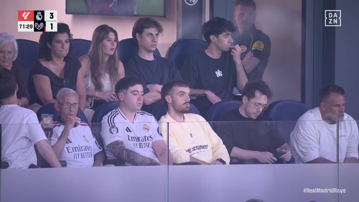 Ibai y su saludo en el Bernabéu 😂👍🏻 #LALIGAenDAZN⚽️