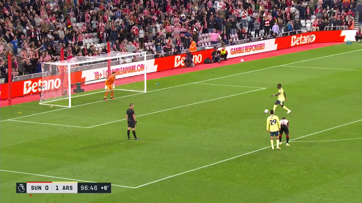 Bukayo Saka wraps up all three points for Arsenal from the spot 🥶 📺 Stream with TNT Sports on HBO Max