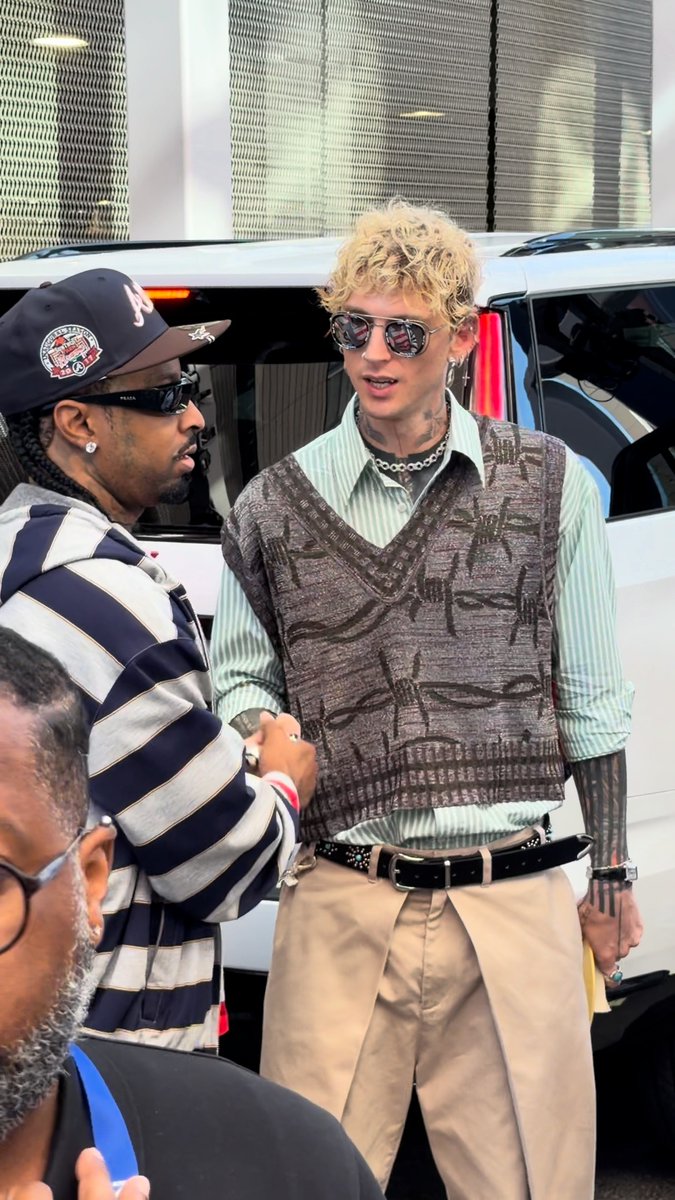 MGK, 21 Savage, and Latto were spotted pulling up to the US Open. 👀 🎥 Instagram / @jpasc24