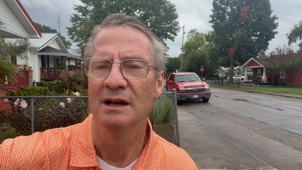 It’s raining but we’re still hitting the doors in Loudon. #KnockingDoors