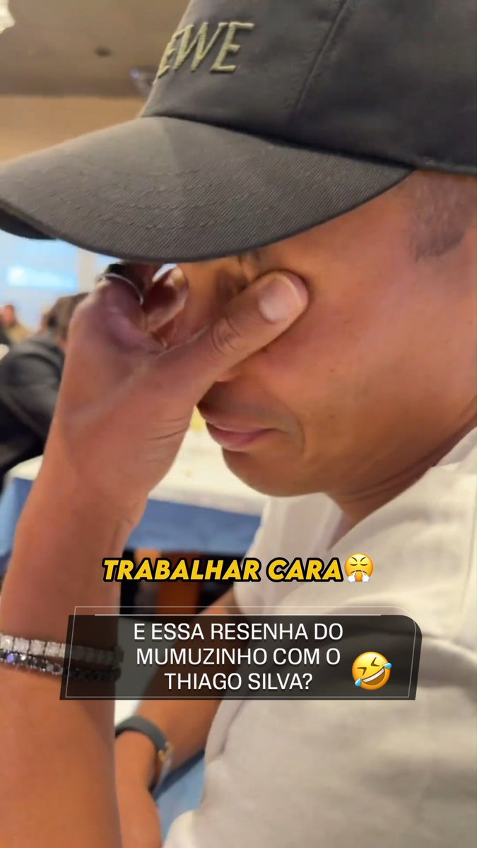 Que resenha! 🎤😂 Mumuzinho mandou o papo reto para o zagueiro Thiago Silva em um encontro de craques e muita descontração! 🎥: TT/mumuzinho #FutebolNaESPN #Fluminense #ThiagoSilva