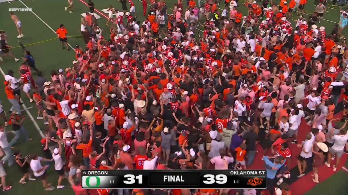 OKLAHOMA STATE UPSETS NO. 6 OREGON AS A 24.5-POINT UNDERDOG 🤯 It ends the longest losing streak vs. FBS teams in the country (21)!