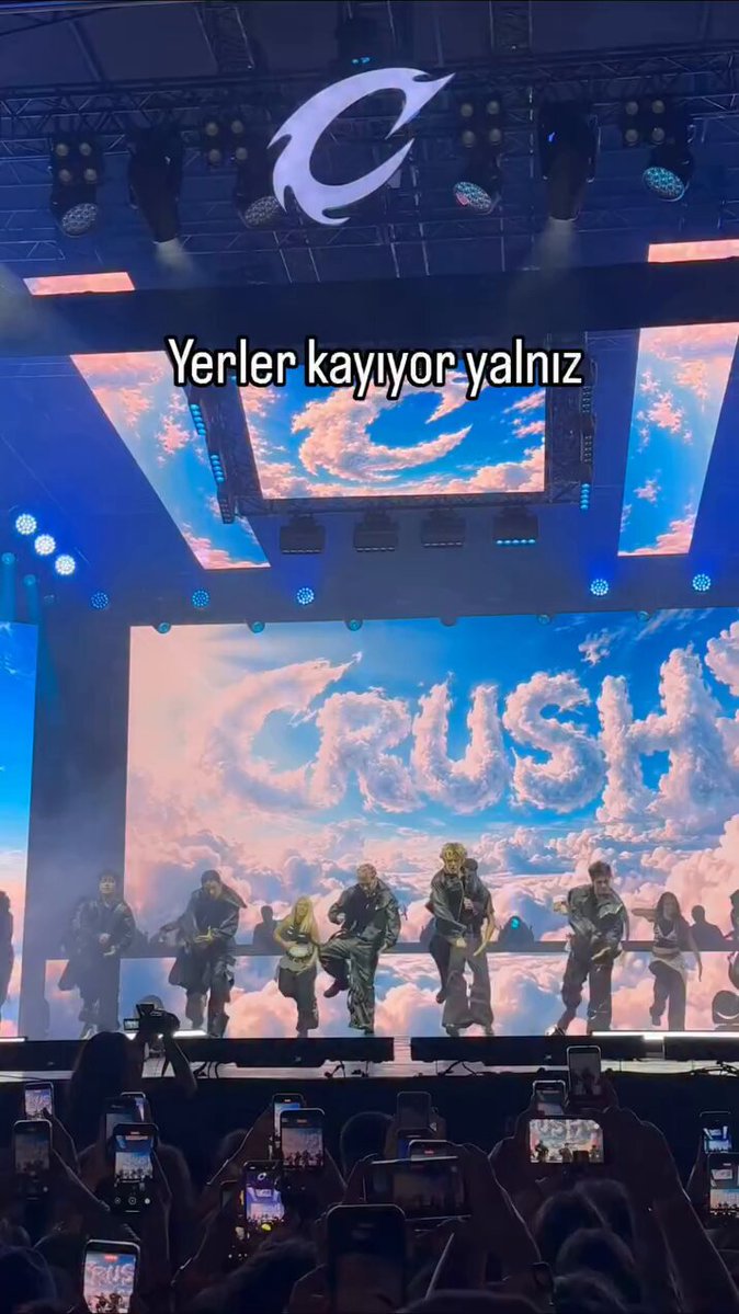 CRUSH sahnesinde kaygan zemin dikkat çekti.