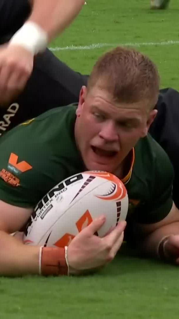 RED HOT 🥵🔥 Morné van den Berg sells the dummy and goes over 🤌 📺 Stream #RugbysGreatestRivalry on DStv: