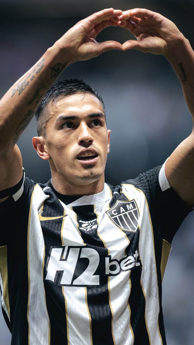 Invadiu a área e tocou na saída do goleiro! Golaço, Cuello! ⚽️🇦🇷