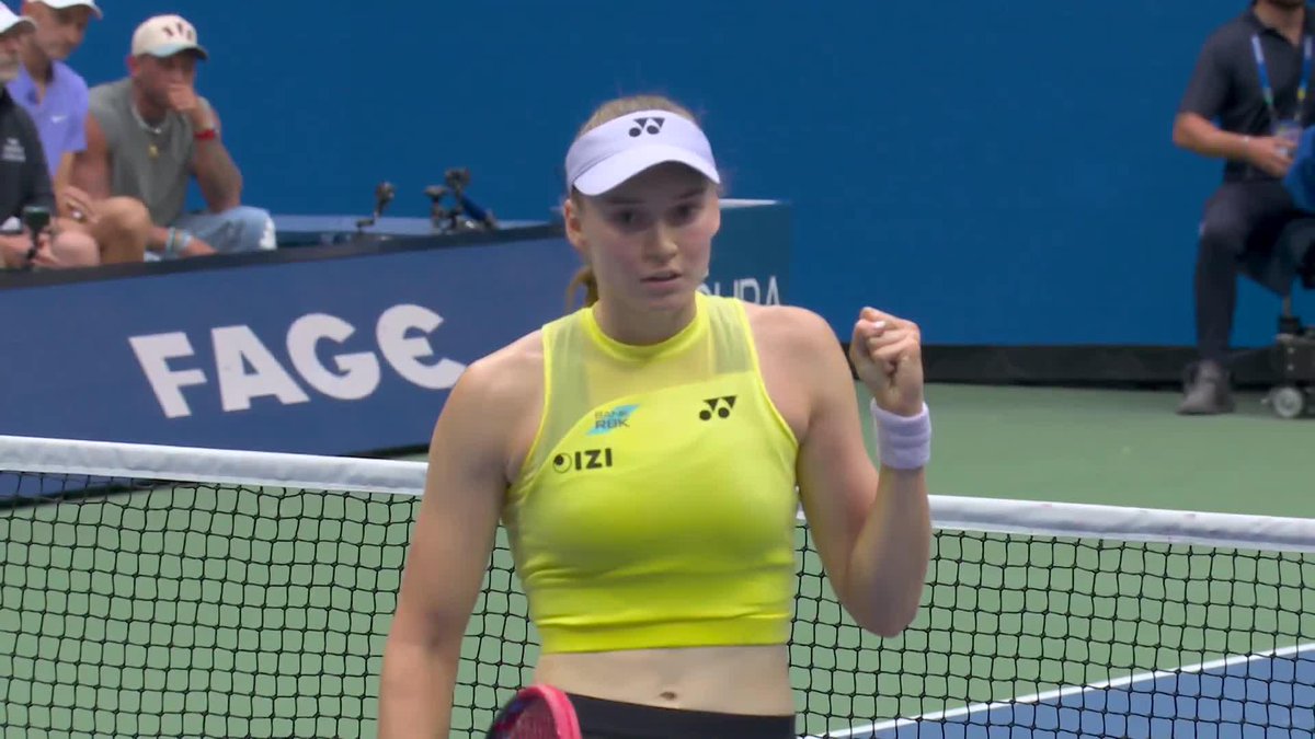 Elena Rybakina is running away with it! She leads Sabalenka 3-1 in the third set.