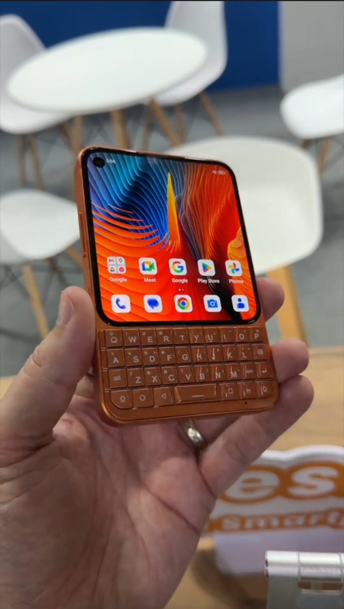 Miss Blackberry phones?? Check this. Unihertz Titan Elite 2. Touch phone with full hw keyboard. Apple and Samsung days are over. 🤯🥵💕 #tech