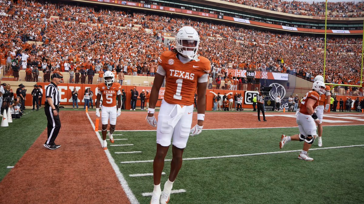 OHIO STATE. TEXAS. Who's winning this game? 🤔 📺 7:30 PM ET on ABC and the ESPN App