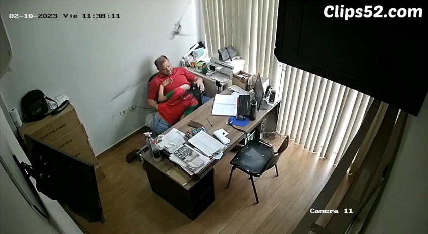 Now I understand why my boss treats my coworker better. I just checked the security cameras and found that the employee was giving him a great blowjob and he came in her mouth, hahaha. #blowjob #swallow #boss #secretary