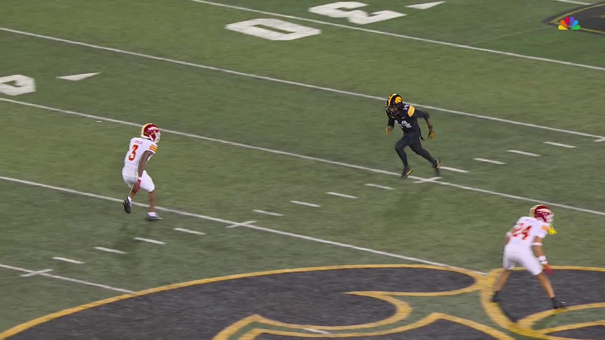 HANK BROWN TO TONY DIAZ ON THE LONG BALL! 📺 Big Ten Football on NBC &amp; Peacock