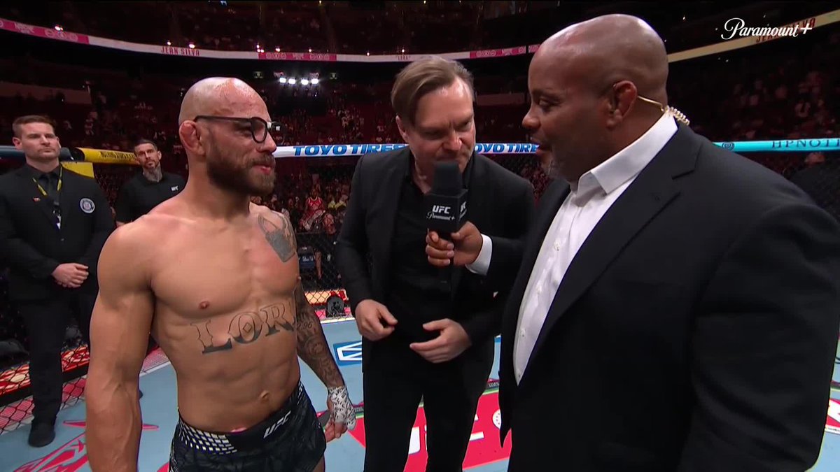 Jean Silva wants to fight the winner of Alexander Volkanovski vs Movsar Evloev 👀 “Whoever holds that belt, the next champion is right here. There’s a new champion in town.” #NocheUFC