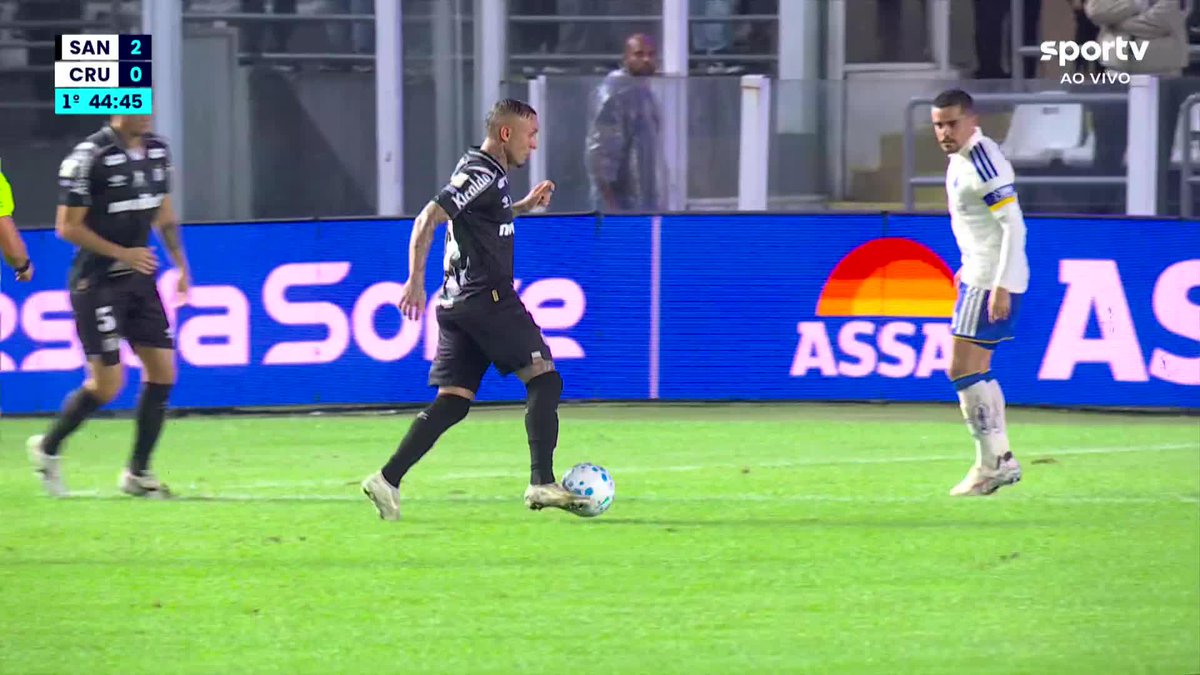 Everton Cebolinha teve grande atuação no primeiro tempo de sua estreia pelo Santos. No intervalo, o Peixe vencia o Cruzeiro por 2 a 0. #futebol #santos #cruzeiro #brasileirao