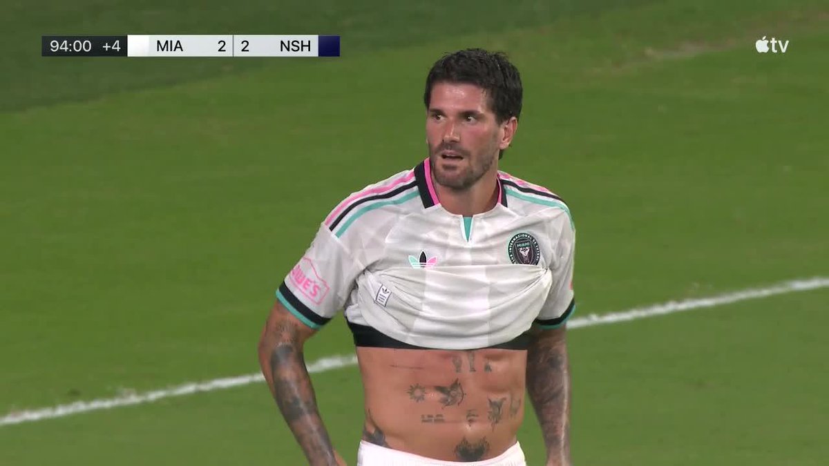 ¡NOOO, MOTORCITO! El palo le negó el gol agónico a De Paul, que hubiera sido el 3-2 de Inter Miami sobre Nashville SC en la #MLS. 📺 Major League Soccer on Apple TV