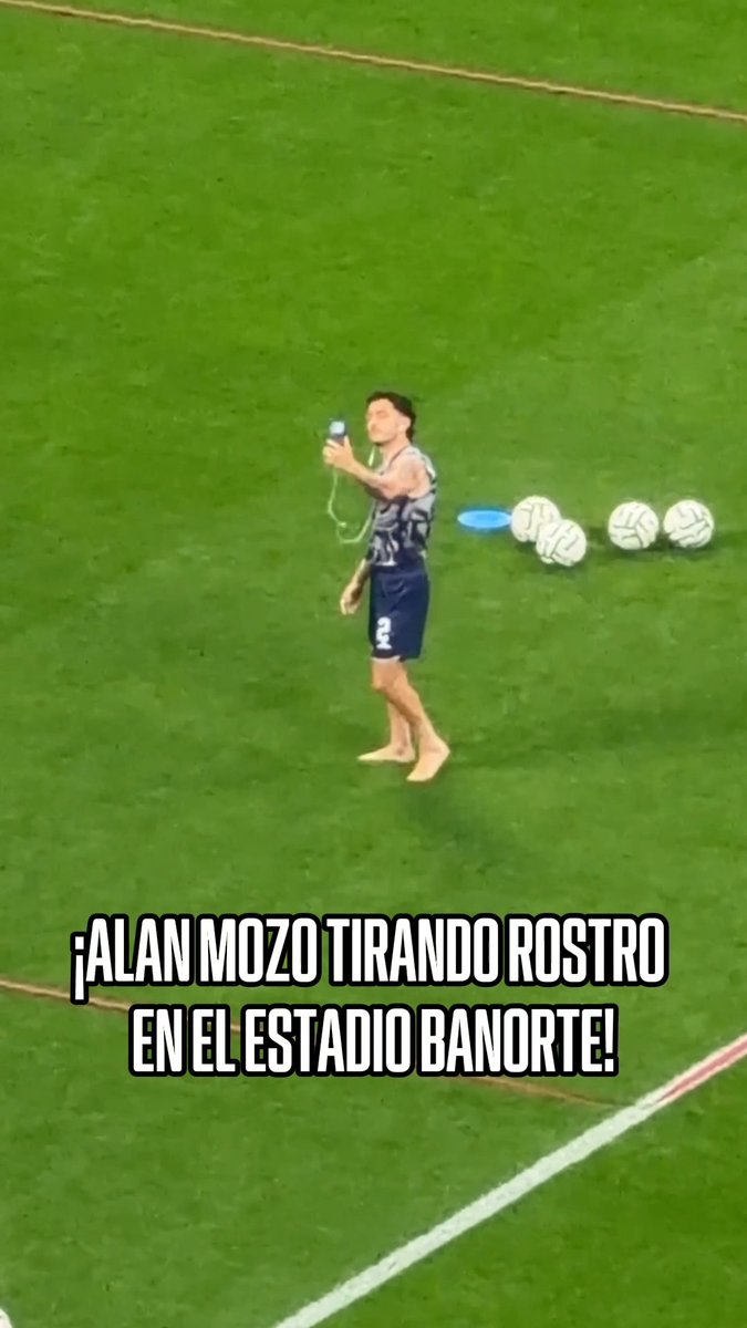 ¡UNA SELFIE ANTES DEL PARTIDO! 😎 📷 Alan Mozo con música, descalzo y buena música en el calentamiento de Cruz Azul 😱
