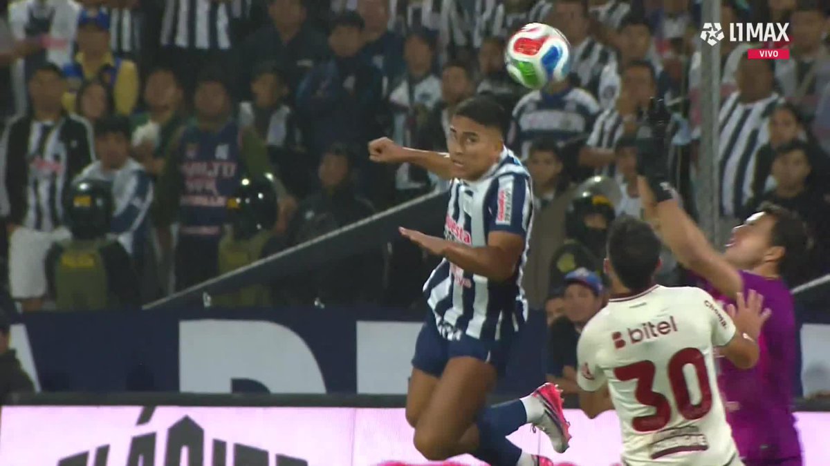 😱 TRIUNFAZO CREMA EN MATUTE Y DUERME COMO ÚNICO PUNTERO DEL CLAUSURA 🔥 Mira el blooper de Alejandro Duarte y Gianfranco Chávez. #AlianzaLima 1-2 #Universitario 📺 Conoce cómo ver L1MAX en vivo 👉 #Liga1 #TorneoClausuraXL1MAX