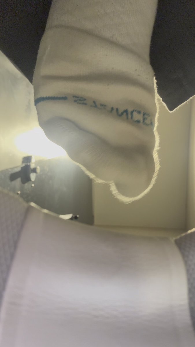 小狗躲鞋里面偷偷舔🥵爽了吗,快交出白又浓的🐶奶 #白襪 #whitesocks #原味 #gay #白袜 #臭襪 #gooner #s