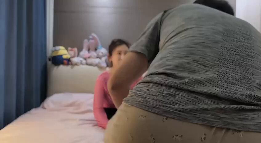 和婷婷在床上玩点小游戏…… 现在知道婷婷在床上叫的声音有多大了吧～