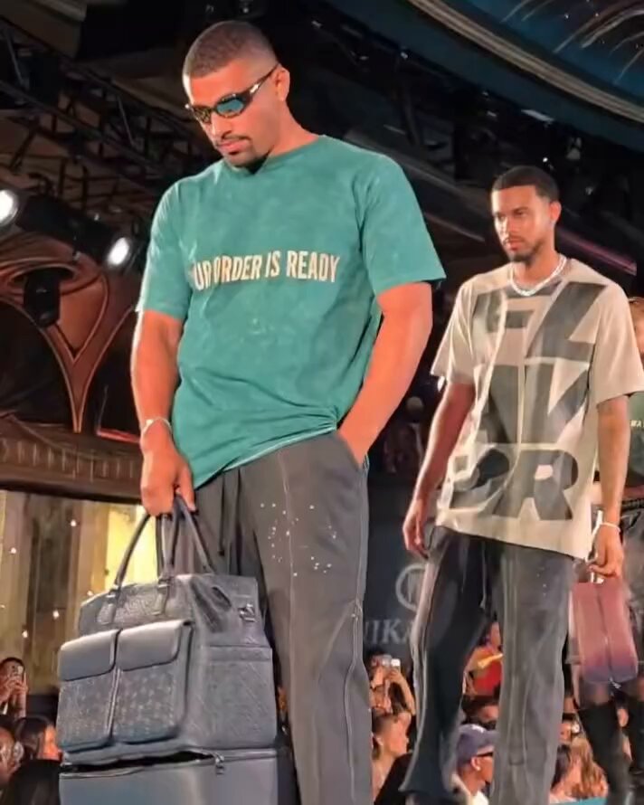 pockets so dry these niggas modeling for wingstop LMAAAOAOOSJSHSJSVSHGHSJS