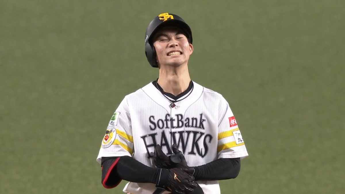 プロ初アーチまであと一歩…😭 右方向へ伸びる大飛球を放った #庄子雄大 💪 ツーベースヒットとなるもスタンドへは届かず、塁上で悔しい表情😖 #sbhawks #ベースボールLIVE で配信中[初月無料]