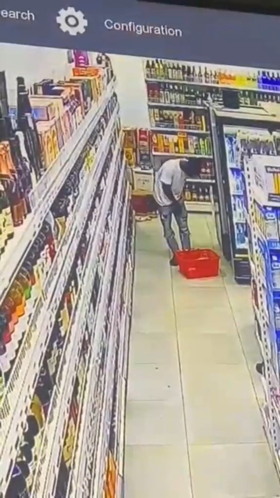 CCTV footage captured the moment a man støle a bottle of wine from a supermarket and hid it inside his trousers. Minutes later, he reportedly went to a boutique to ste@l clothes, but the boutique owner caught him red-handed. The boutique owner later discovered that the wine recovered from the man had been stølen from his wife’s supermarket.
