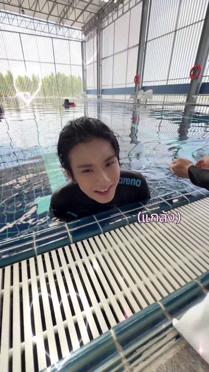 idk how many times auau have said that save is a cat or save looks like a cat like we get it😣 🦋: *pouring water on save* 🐱: dontttt 🦋: usually bathing a cat is exactly just like this - 🐱: phi au said that i looked like yuzu having his first bath and when taking him out of the bath too— i was trembling just ike yuzu 🦋: did you see him just now? he was trembling ggg just like a cat that finished taking bath MR FANBOY CHAPTER 3 #MrFanboyEP3 #auausave