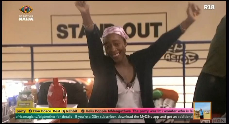 Sheba ooo Sheba !! The person playing this song knows what he’s doing! Queen Sheba is up and happy🙂↔️!