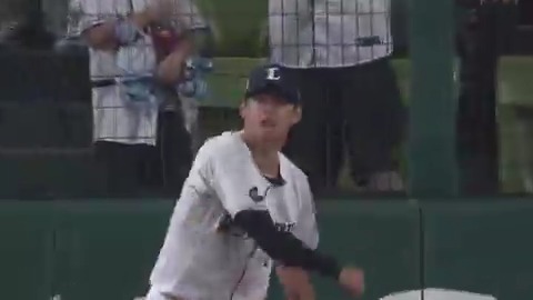 #西川愛也 選手が持ち前の守備力を発揮! フェンス際の難しい飛球を、スーパーキャッチです! #seibulions #打破 #圧倒的至近距離 #最後まで喰らいつけ