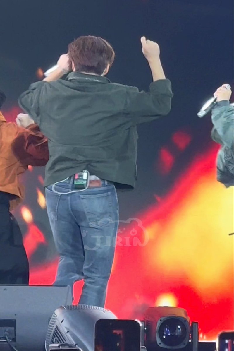 MAIN DANCER JONGHO IN HIS ELEMENT