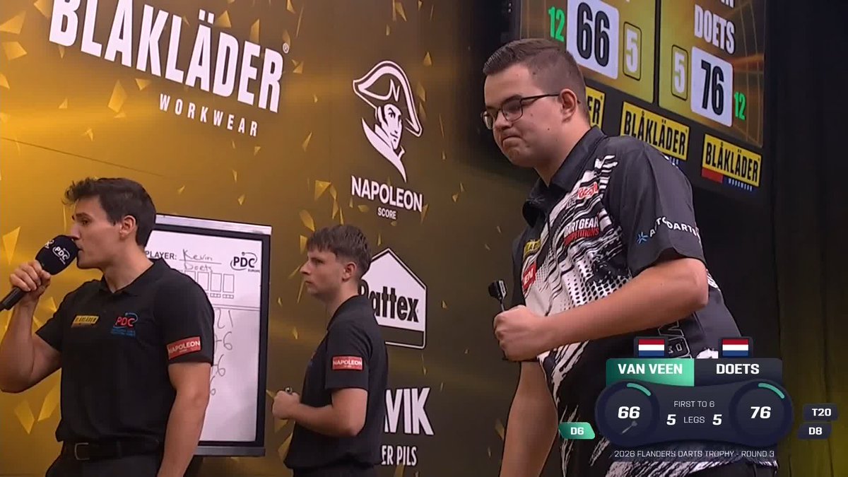 CLUTCH FROM GVV! 👏 Gian van Veen is the first player through to the quarter-finals in Antwerp, denying Kevin Doets' 106 average to beat his compatriot in a last-leg decider! 📺 #ET13
