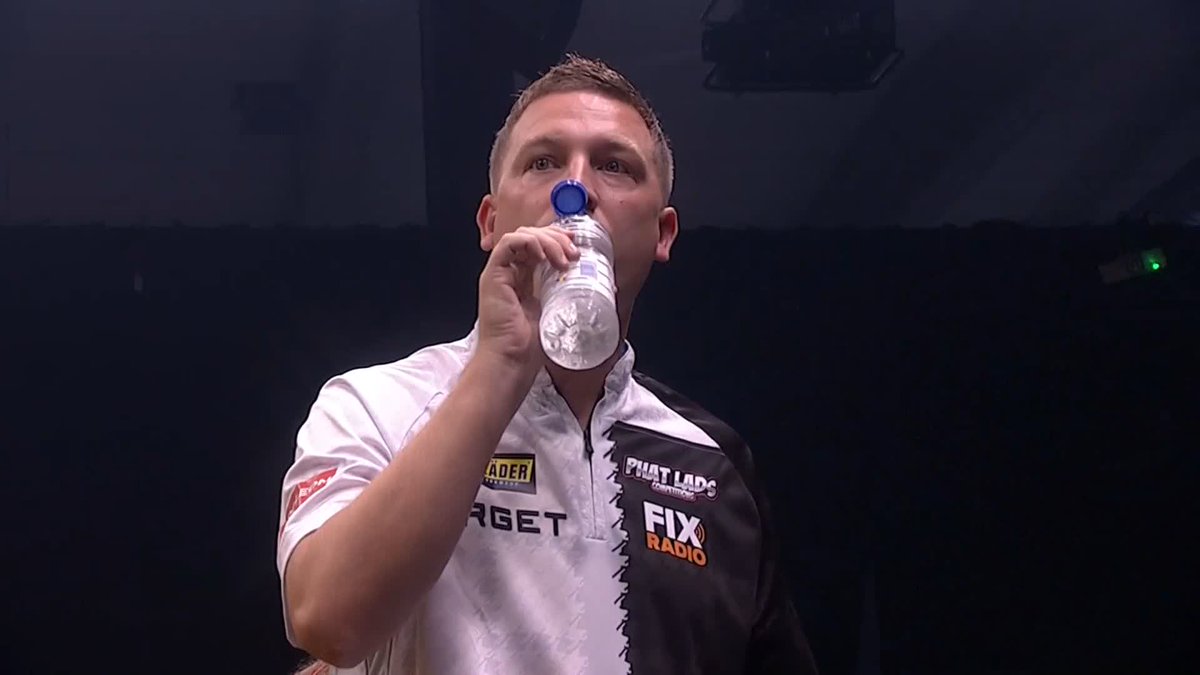 DOBEY SQUEEZES THROUGH! Chris Dobey is the next player through to tonight's final session following a 6-5 victory over Ryan Searle! 📺 #ET13