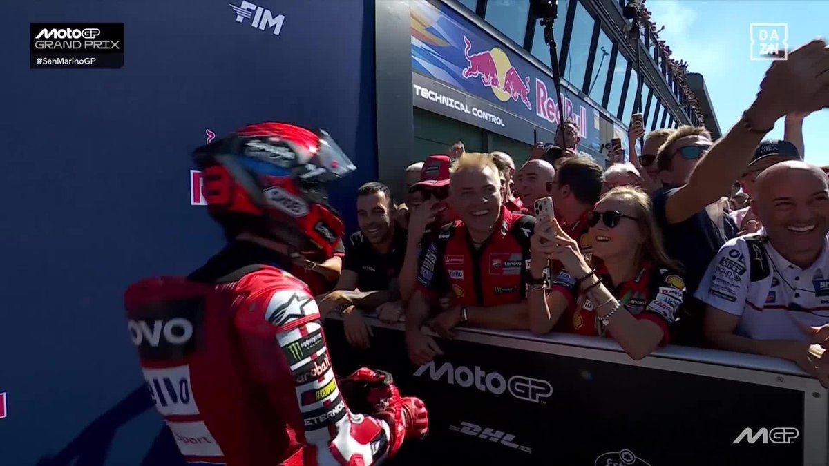 El festejo con Ducati, el abrazo con su hermano... NO CABE MÁS FELICIDAD EN Marc Márquez TRAS ARRASAR EN MISANO #SanMarinoGP 🇸🇲 #MotoGP 🏁