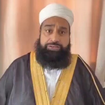 الأمين العام للمجلس العالمي لتعظيم الحرمين الشريفين الشيخ طاهر محمود أشرفي : علماء وشعوب الأمة العربية والإسلامية ينتظرون الأمر من خادم الحرمين الشريفين الملك سلمان بن عبدالعزيز وولي عهده الأمير محمد بن سلمان للمشاركة في الدفاع عن بلاد الحرمين الشريفين ..