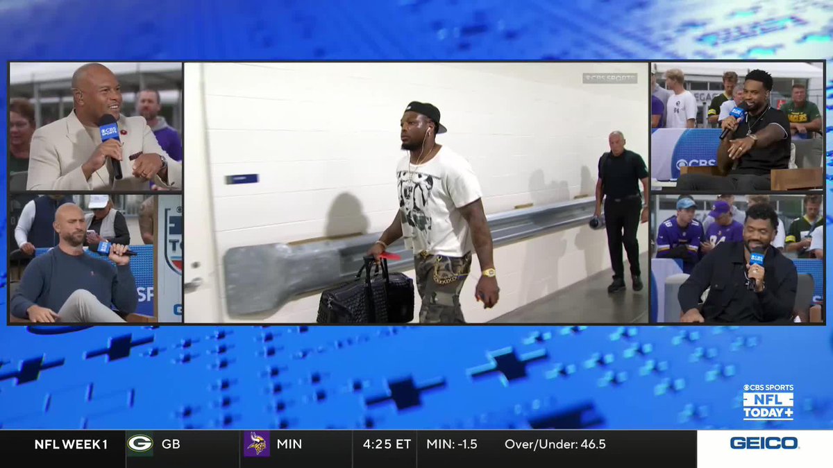 "New Slay? I'm running out of bounds." Darius Slay looking at Derrick Henry 💀😂