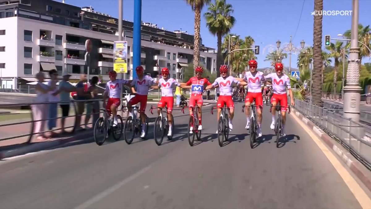 Ⓜ️ EQUIPAZO. La foto de una familia. La foto de los campeones. #LaVuelta26 #LaCasadelCiclismo