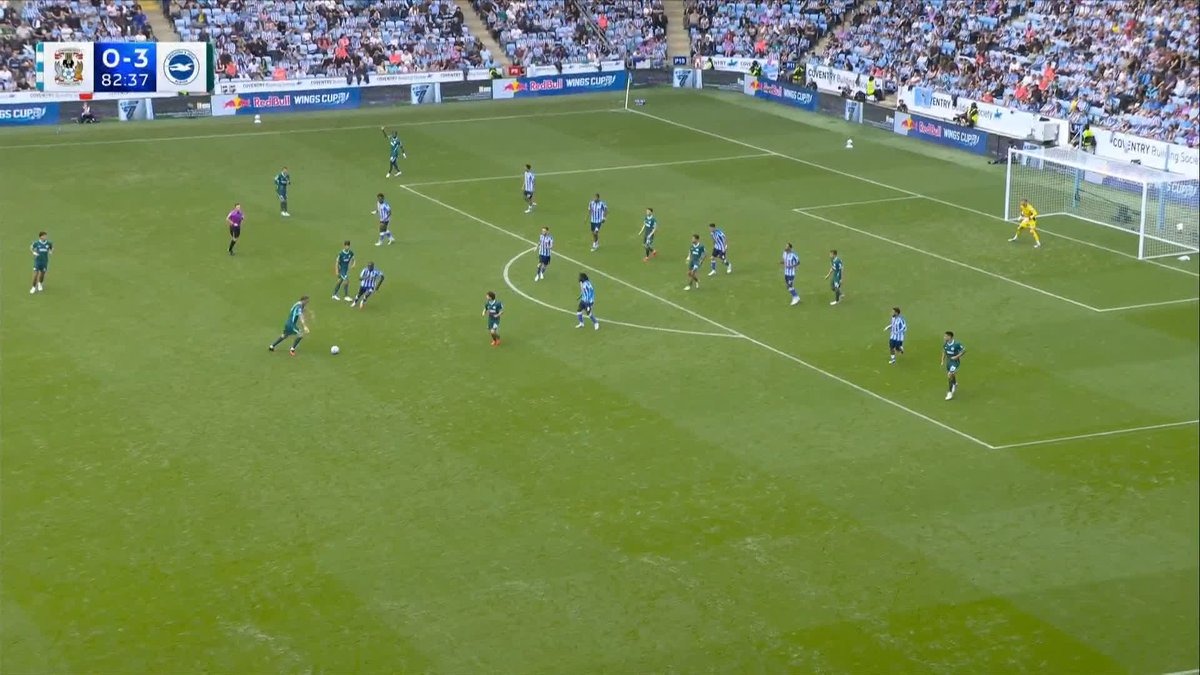 "An absolute WORLDIE from range!" Lewis Dunk scores a contender for goal of the season 🤯