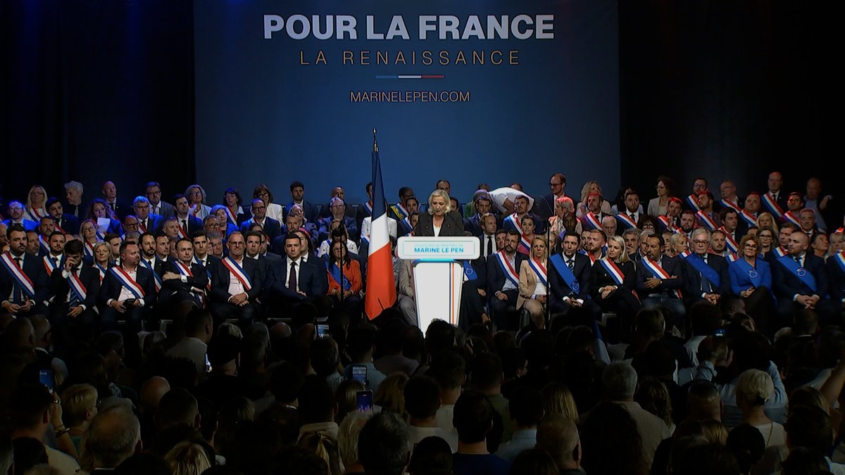 J’ai mis en haut de mes priorités, la question que j’ai été la première à porter dans le débat public il y a cinq ans : le pouvoir d’achat. La première de nos propositions, c’est la baisse de 20 % à 5,5 % de la TVA et la suspension des hausses d’impôts d’Emmanuel Macron sur l’énergie : électricité, gaz, fioul et bien sûr carburant.