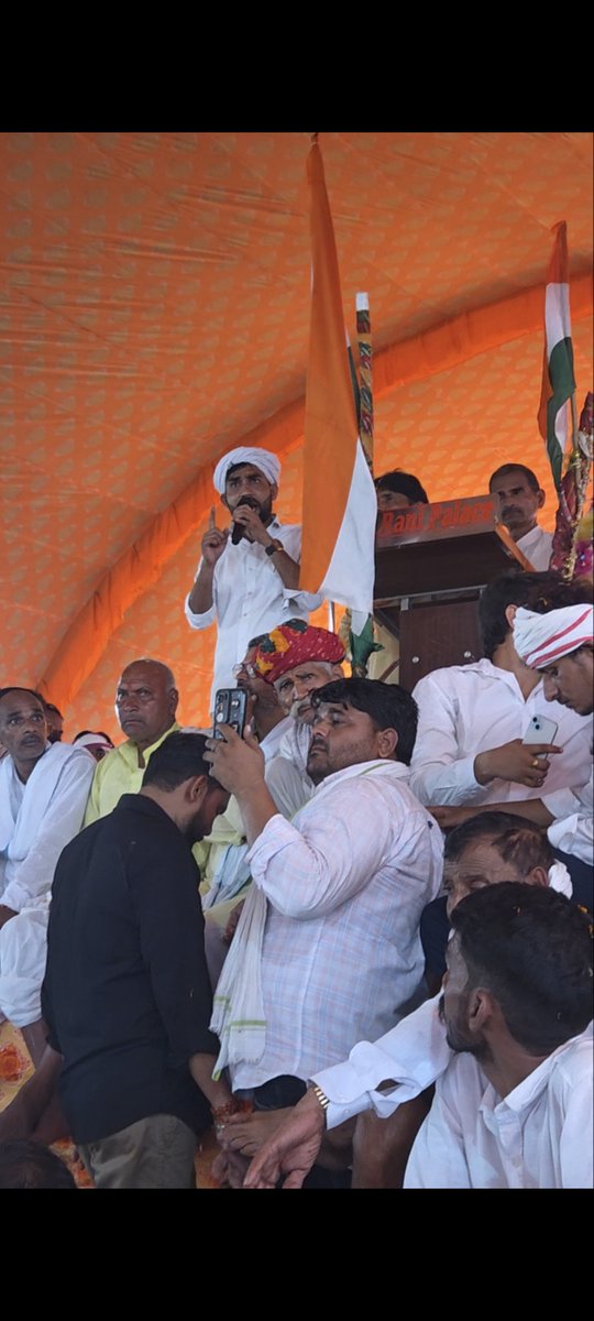 धौलपुर की धरती पर 2 लाख लोगों के विशाल जनसमूह के बीच पहुंचकर करौली-धौलपुर टाइगर प्रोजेक्ट के खिलाफ अपनी आवाज बुलंद की। यह लड़ाई सिर्फ जमीन की नहीं, बल्कि जल, जंगल, जमीन, अधिकार और सम्मान की लड़ाई है। इंसानों को उजाड़कर शेर नहीं पाले जा सकते।