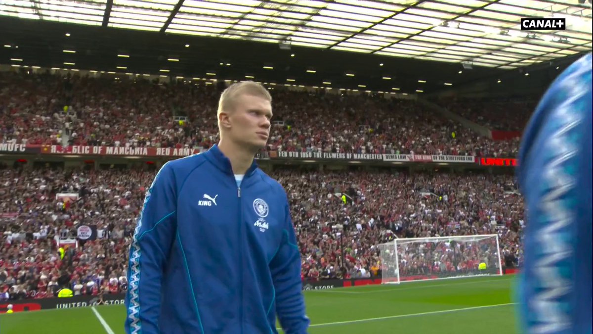 😍 QUEL DÉCOR ET QUELLE AMBIANCE POUR LE DERBY DE MANCHESTER ! Man. United / Man. City, c'est maintenant sur CANAL+ 🖥️ #MUNMCI | #PremierLeague