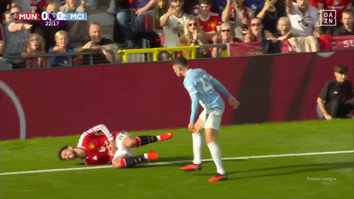 ¡EL MANCHESTER CITY SE QUEDA CON 10! 🟥 ¡PHIL FODEN, EXPULSADO POR UNA PATADA A BRUNO FERNANDES! 👀 #PremierLeagueDAZN ⚽🏴