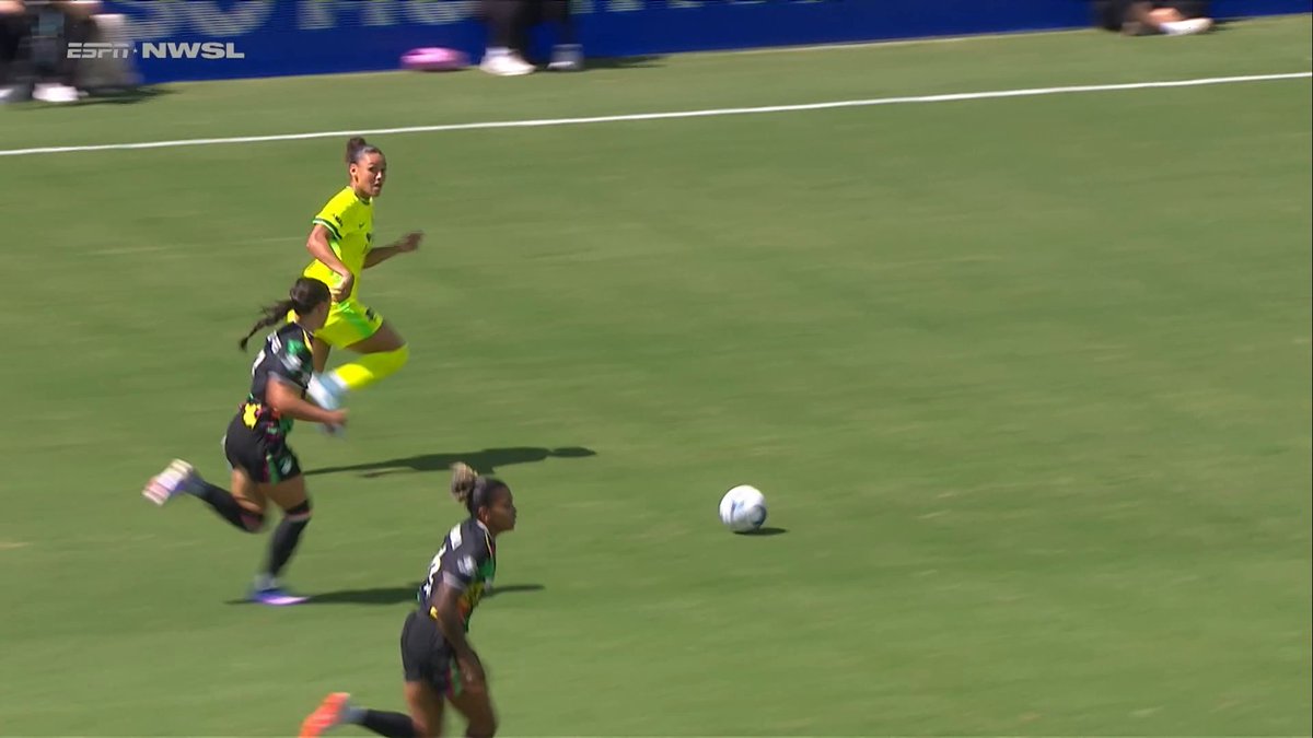 Trinity Rodman is creating chances early on the pitch 👀
