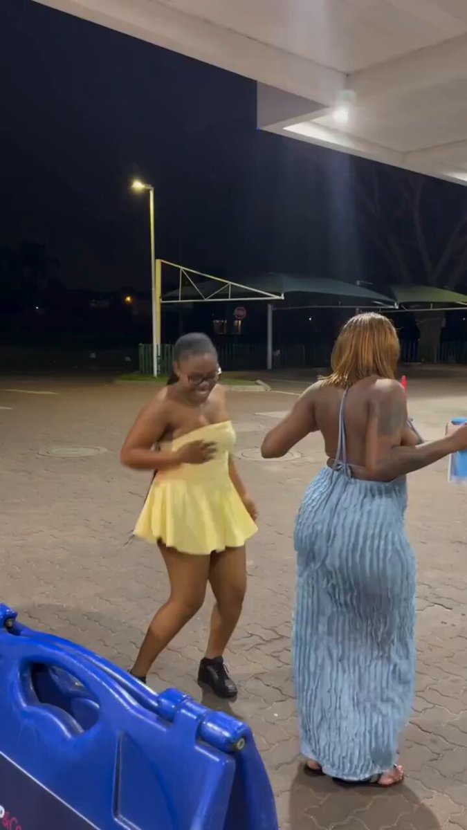 I already knew she was good the moment she just took off her slippers 🤭😂