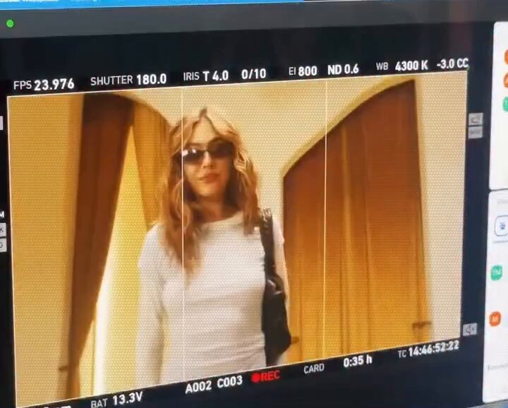 IT GIRL! Novos clipes de Mika Abdalla nos bastidores da sua campanha para Vogue x Google. 🧡