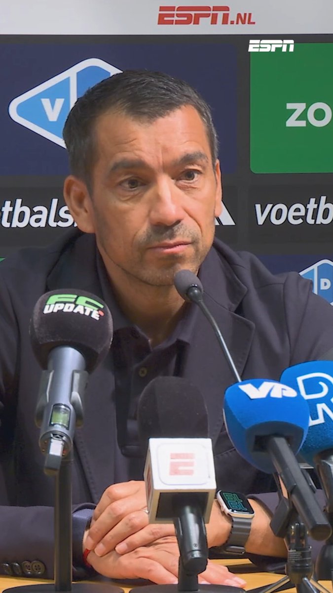 Arne Slot kwam even langs bij Feyenoord 😁🔙 "Als ze maar niet gaan zeggen dat het daaraan ligt."