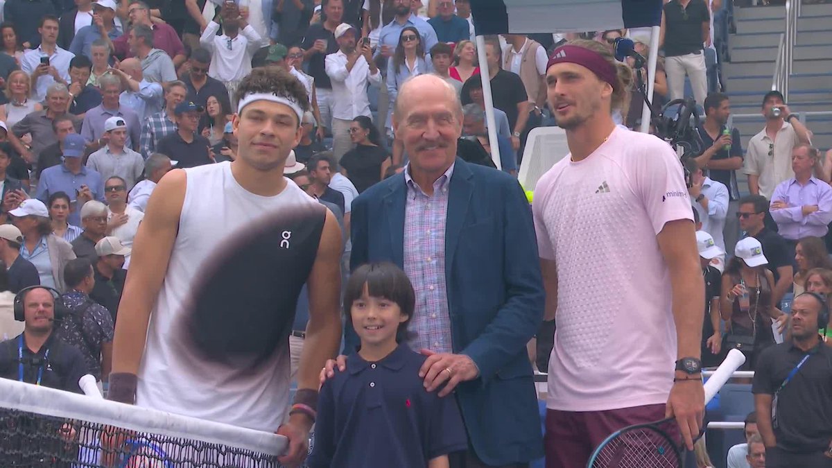 Ben Shelton and Alexander Zverev at the net with our 1971 champion, legendary Stan Smith 🏆