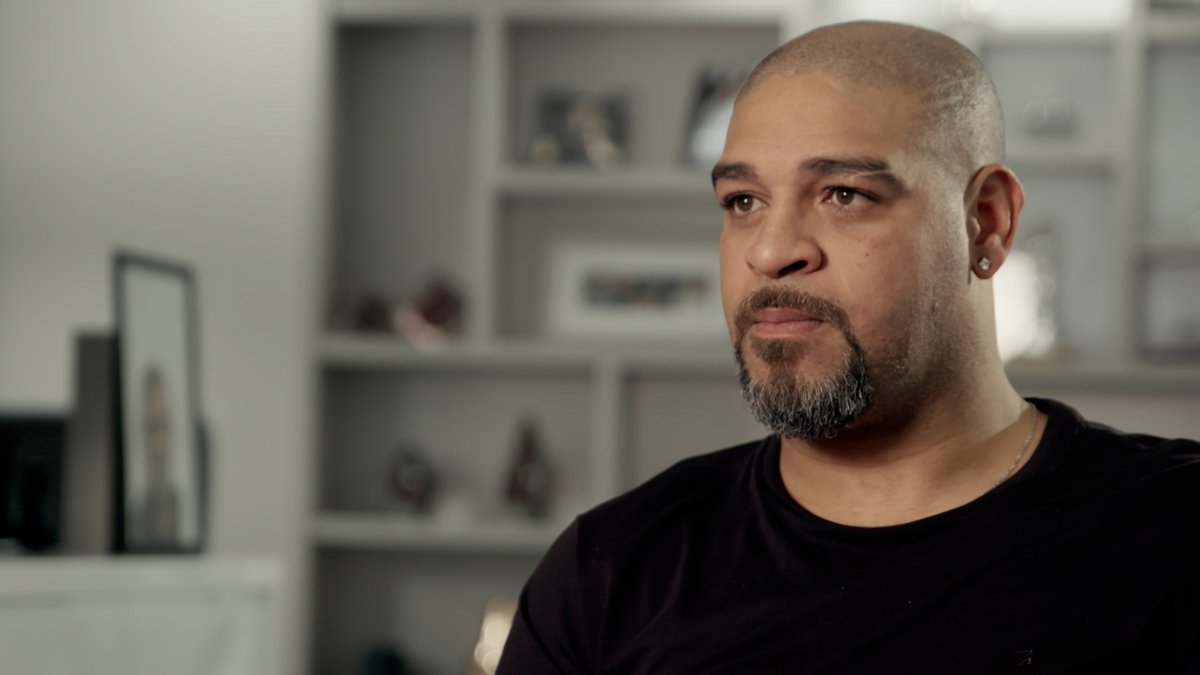 Adriano conheceu uma das poucas coisas que o dinheiro não compra: felicidade. Adriano Imperador, série documental sobre uma das figuras mais controversas do futebol, está disponível.