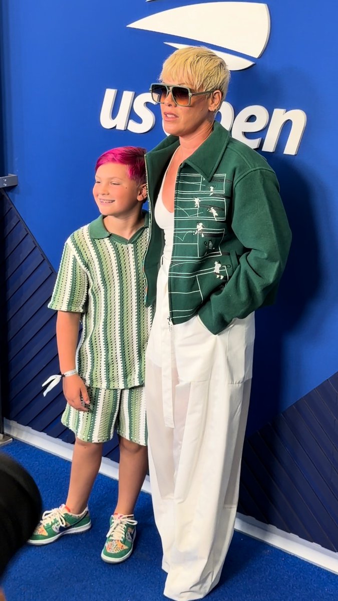 Pink's son stole the show with his bright pink hair as they arrive at the US Open. 🎾🔥 🎥 Instagram / @jpasc24