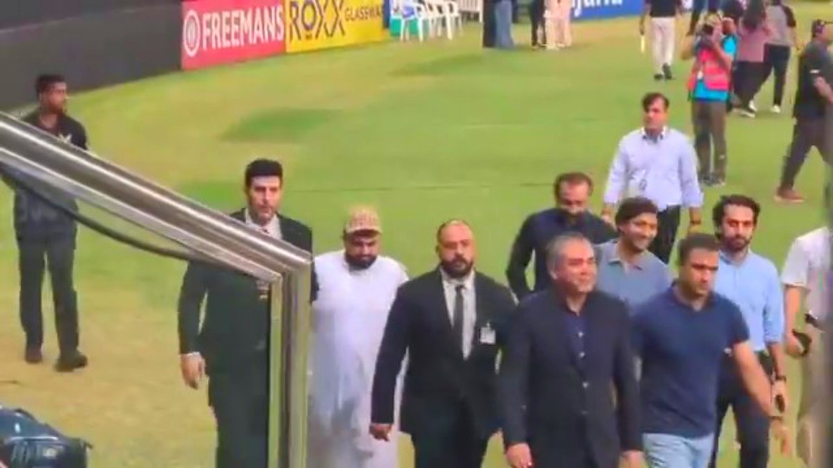 🚨 NO TROPHY FOR INDIA AGAIN! 🚨 - Mohsin Naqvi made it clear to Rajiv Shukla: the trophy will be presented by me and only me. - Rajiv Shukla failed to convince the Indian women’s team to accept the trophy from Mohsin Naqvi. - In the end, Mohsin Naqvi handed the runners-up cheque to Sri Lanka and left with the trophy.