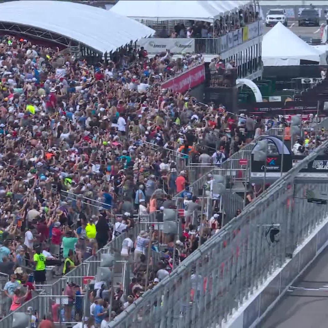The Chase runs through the Gateway to the West. We're underway at WWT Raceway on NASCAR on USA!